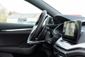 Behindertengerechter Skoda Octavia, Selbstfahrerumbau, MFD, Gasring, Rutschbrett, Pedalsperre, Sodermanns