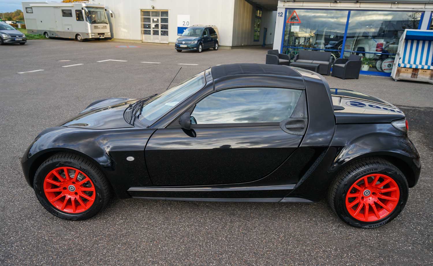 Behindertengerechter Smart Roadster, Selbstfahrerumbau, Pedalverlängerung, Fußraumerhöhung, Sodermanns