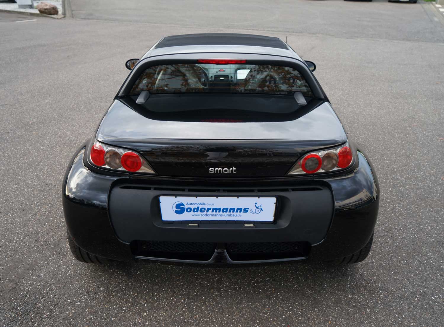 Behindertengerechter Smart Roadster, Selbstfahrerumbau, Pedalverlängerung, Fußraumerhöhung, Sodermanns