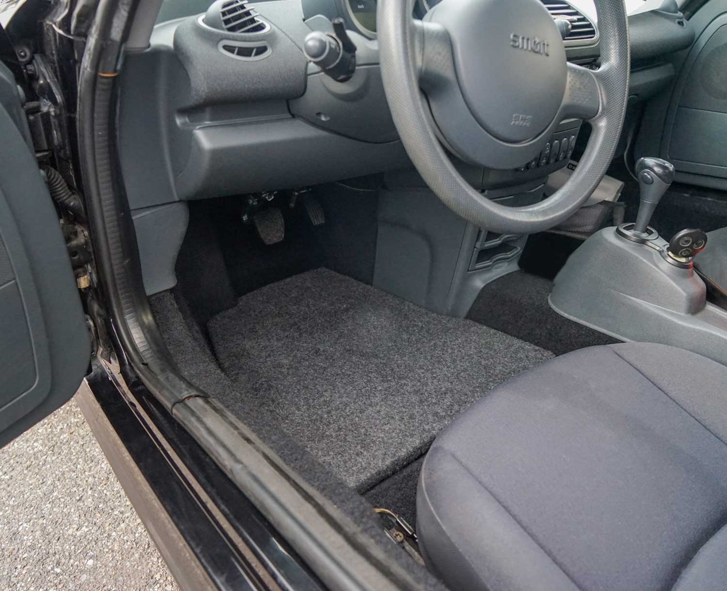 Behindertengerechter Smart Roadster, Selbstfahrerumbau, Pedalverlängerung, Fußraumerhöhung, Sodermanns