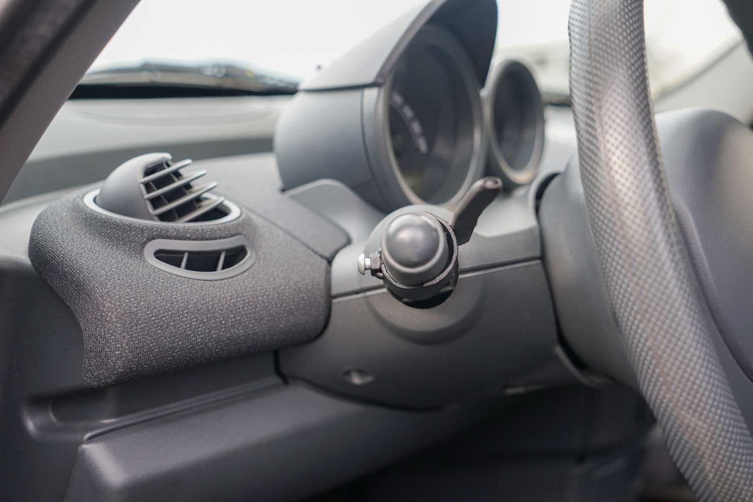 Behindertengerechter Smart Roadster, Selbstfahrerumbau, Pedalverlängerung, Fußraumerhöhung, Sodermanns