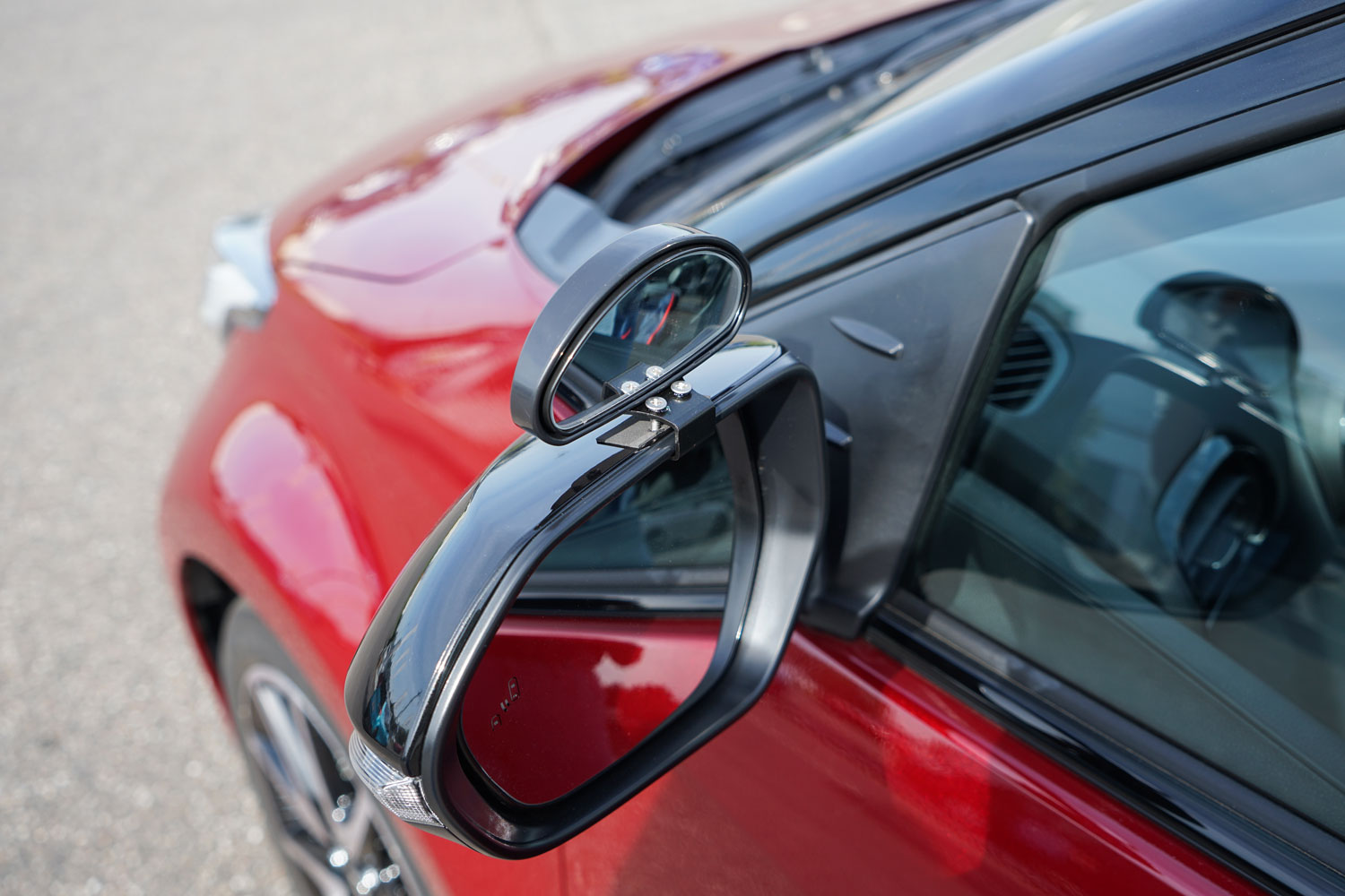 Behindertengerechter Toyota Yaris 1,5 Hybrid, Selbstfahrerumbau, Kamerasystem, Zusatzspiegel, Sodermanns