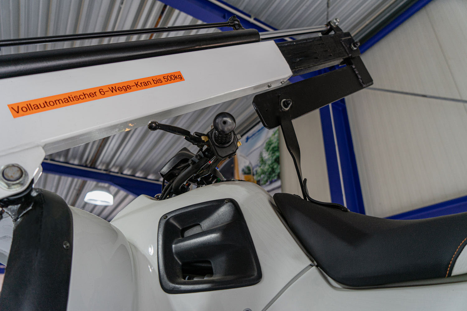 Behindertengerechter Volkswagen Amarok, Selbstfahrerumbau, Hub Schwenksitz, Rollstuhlverladung, Verladekran, Sodermanns
