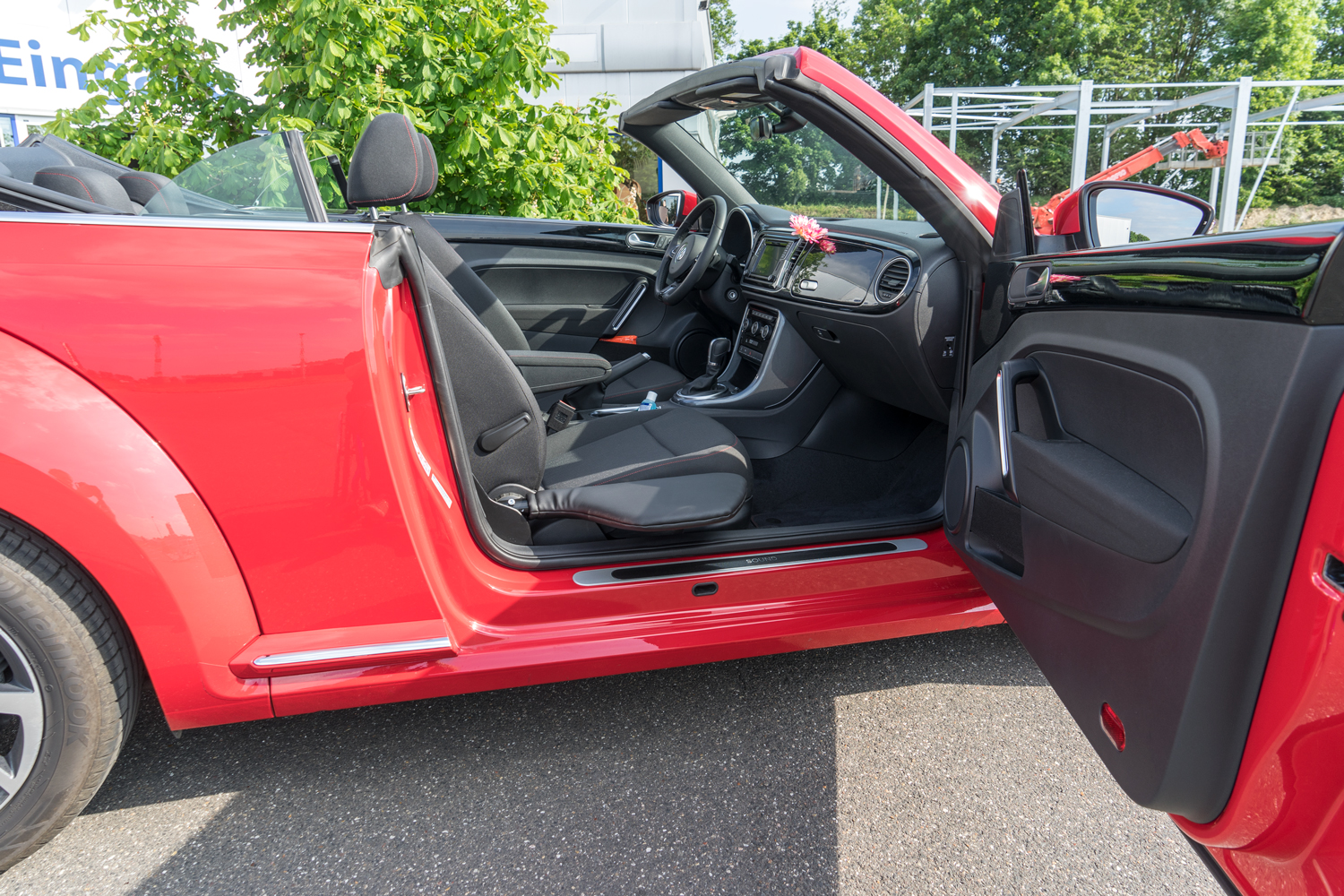 Behindertengerechtes Volkswagen Beetle Cabrio, Beifahrerumbau, Rutschbrett, Sodermanns