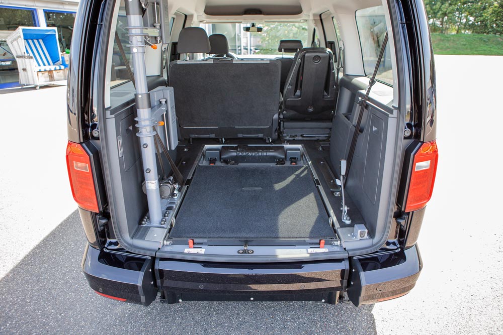 Behindertengerechter Volkswagen Caddy Maxi, Beifahrerumbau, Heckausschnitt, Rampe, Hub Schwenksitz, Drehsitzkonsole, Sodermanns