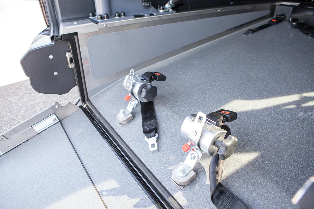 Behindertengerechter Volkswagen Caddy Maxi, Beifahrerumbau, Heckausschnitt, Rampe, Hub Schwenksitz, Drehsitzkonsole, Sodermanns