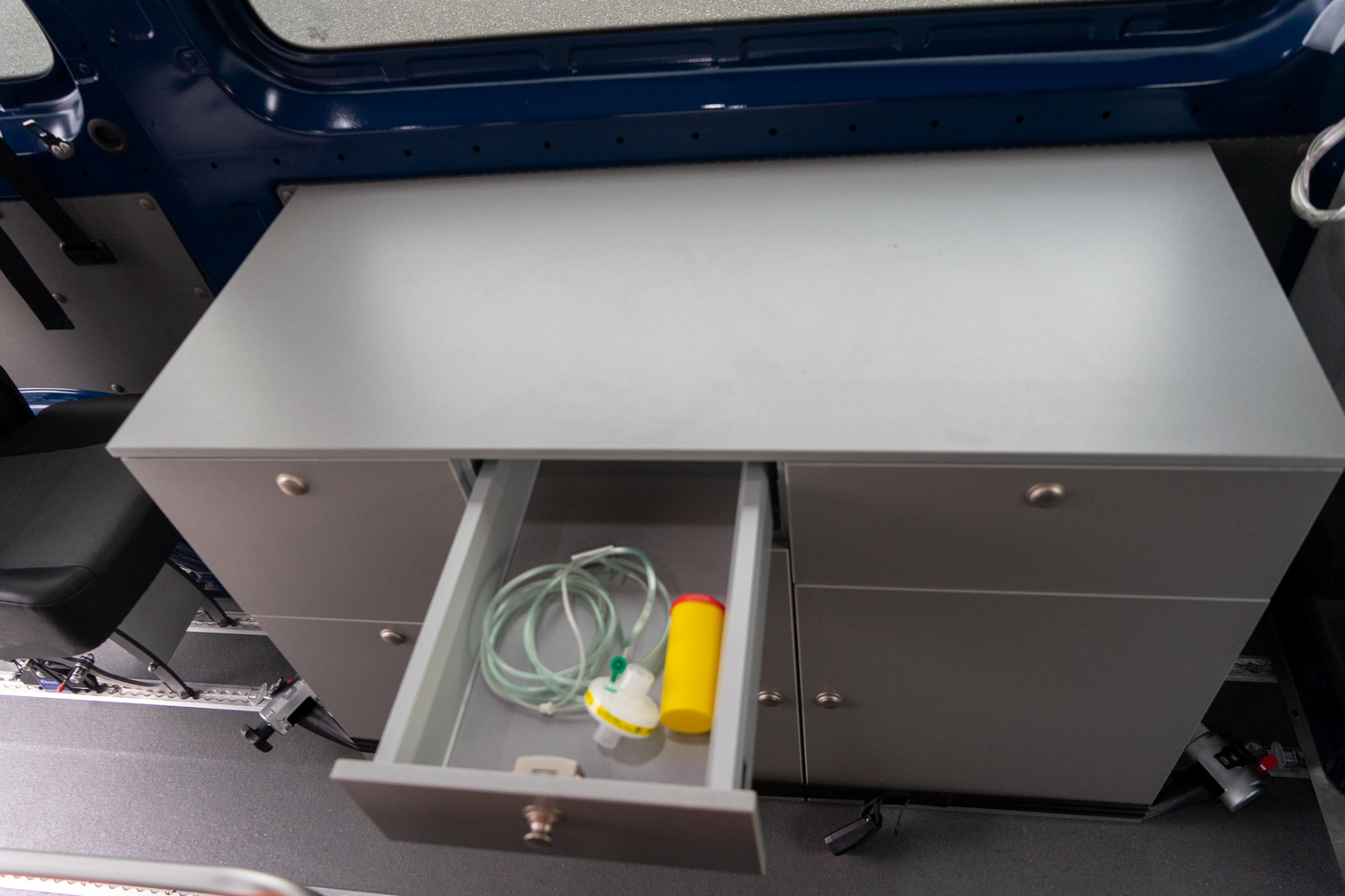 Behindertengerechter Volkswagen Crafter, Beifahrerumbau, Smartfloorboden, Smartseats, Hecklift, Liegendtransport, Sodermanns