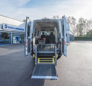 Behindertengerechter Volkswagen Crafter, Beifahrerumbau, Smartfloorboden, Smartseats, Hecklift, Liegendtransport, Sodermanns