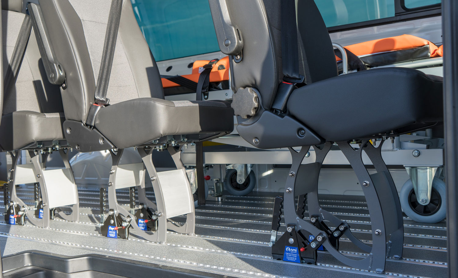 Behindertengerechter Volkswagen Crafter, Beifahrerumbau, Smartfloorboden, Smartseats, Hecklift, Liegendtransport, Sodermanns