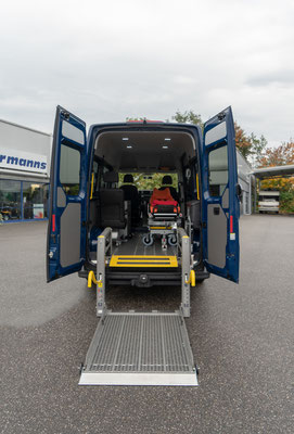 Behindertengerechter Volkswagen Crafter, Beifahrerumbau, Smartfloorboden, Smartseats, Hecklift, Liegendtransport, Sodermanns