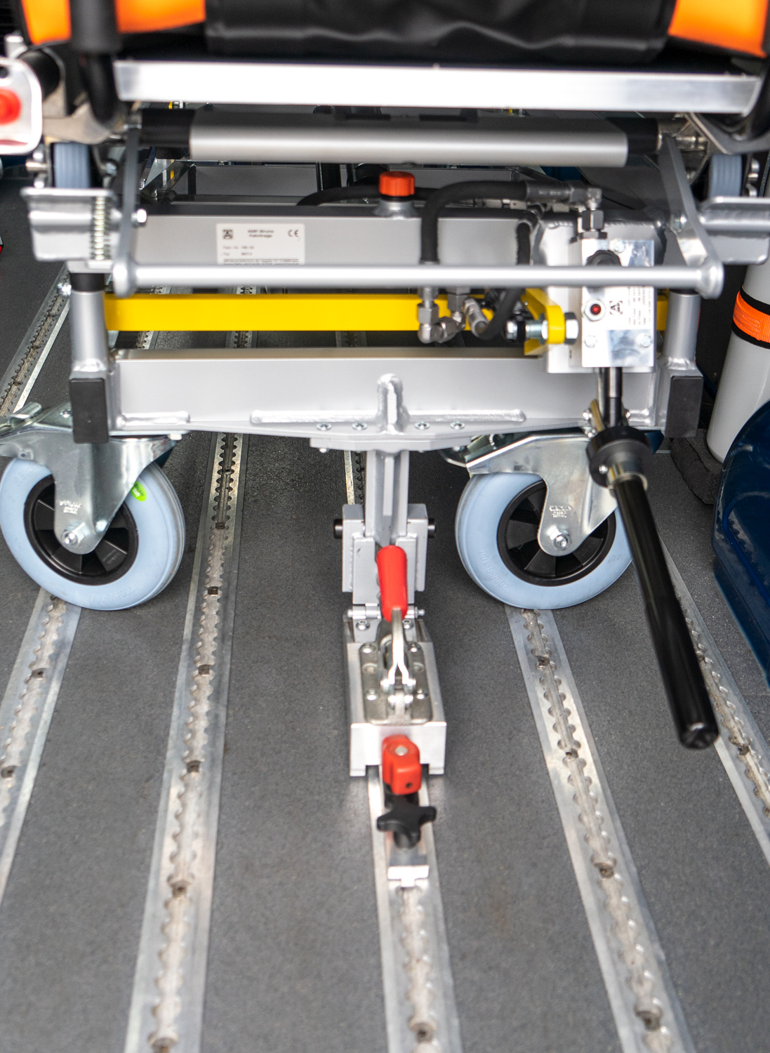 Behindertengerechter Volkswagen Crafter, Beifahrerumbau, Smartfloorboden, Smartseats, Hecklift, Liegendtransport, Sodermanns