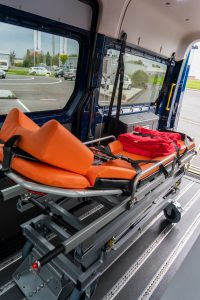 Behindertengerechter Volkswagen Crafter, Beifahrerumbau, Smartfloorboden, Smartseats, Hecklift, Liegendtransport, Sodermanns