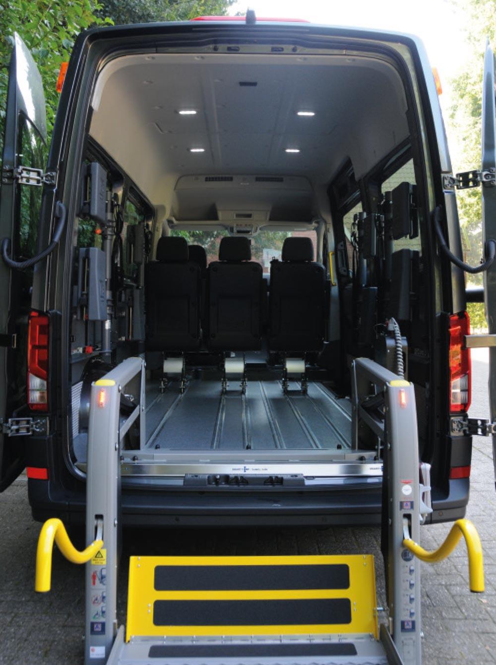 Behindertengerechter Volkswagen Crafter, Multifunktions Aluboden, Hub Hebelift, Hydraulische Fahrtrage, Ausfahrbare Trittstufe, Reisemobil, Sodermanns