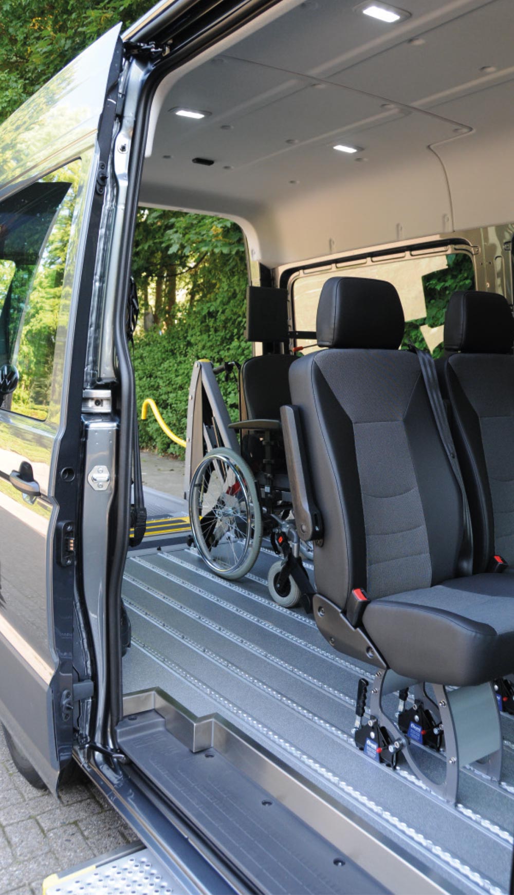 Behindertengerechter Volkswagen Crafter, Multifunktions Aluboden, Hub Hebelift, Hydraulische Fahrtrage, Ausfahrbare Trittstufe, Reisemobil, Sodermanns