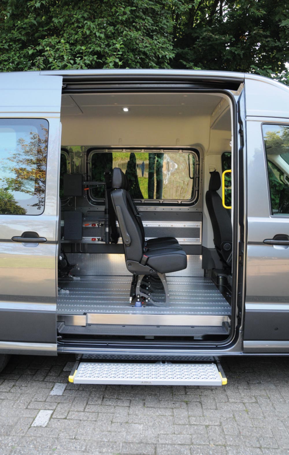 Behindertengerechter Volkswagen Crafter, Multifunktions Aluboden, Hub Hebelift, Hydraulische Fahrtrage, Ausfahrbare Trittstufe, Reisemobil, Sodermanns