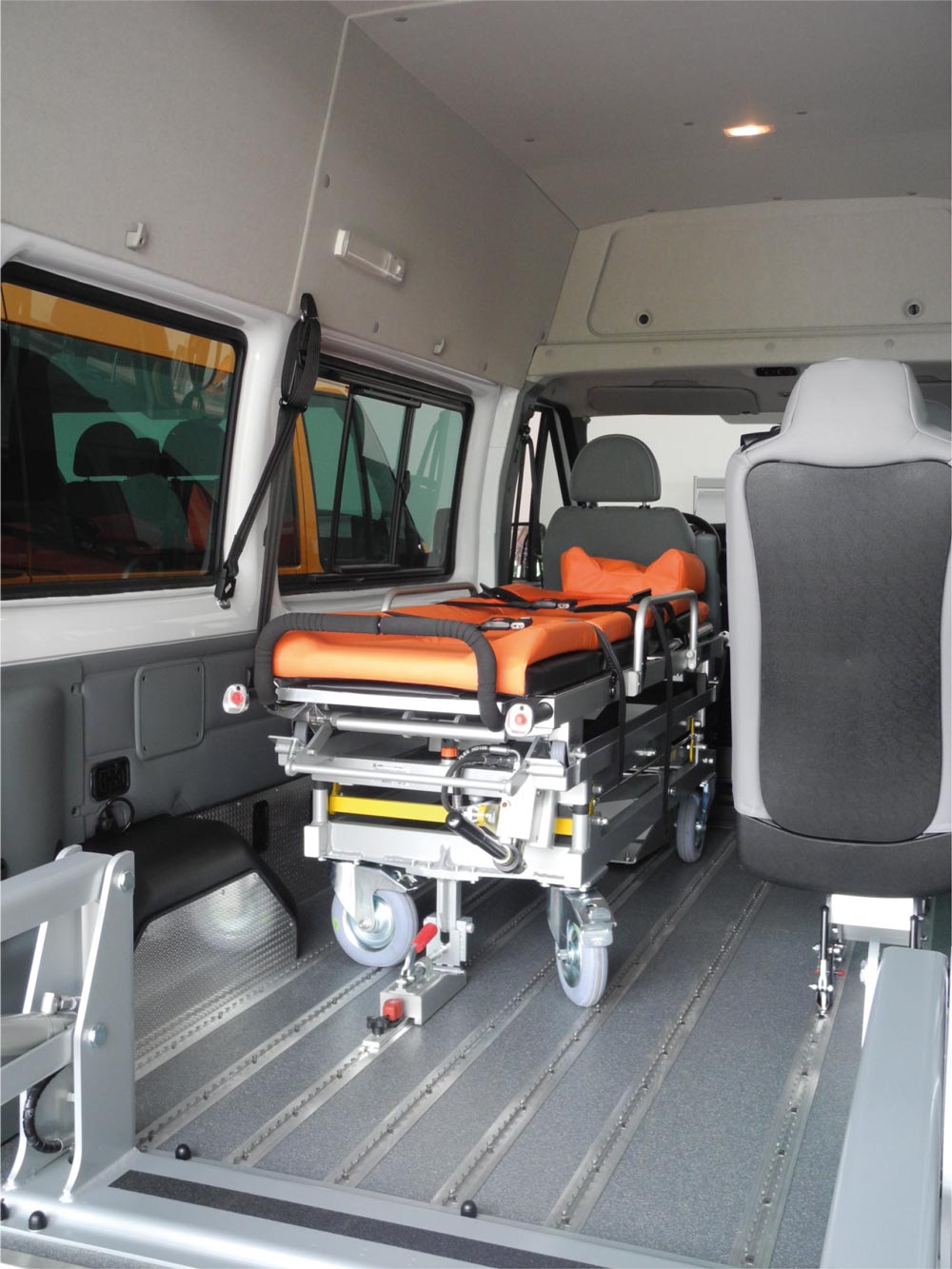 Behindertengerechter Volkswagen Crafter, Multifunktions Aluboden, Hub Hebelift, Hydraulische Fahrtrage, Ausfahrbare Trittstufe, Reisemobil, Sodermanns