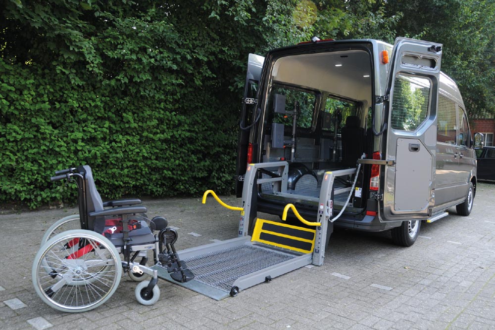 Behindertengerechter Volkswagen Crafter, Multifunktions Aluboden, Hub Hebelift, Hydraulische Fahrtrage, Ausfahrbare Trittstufe, Reisemobil, Sodermanns