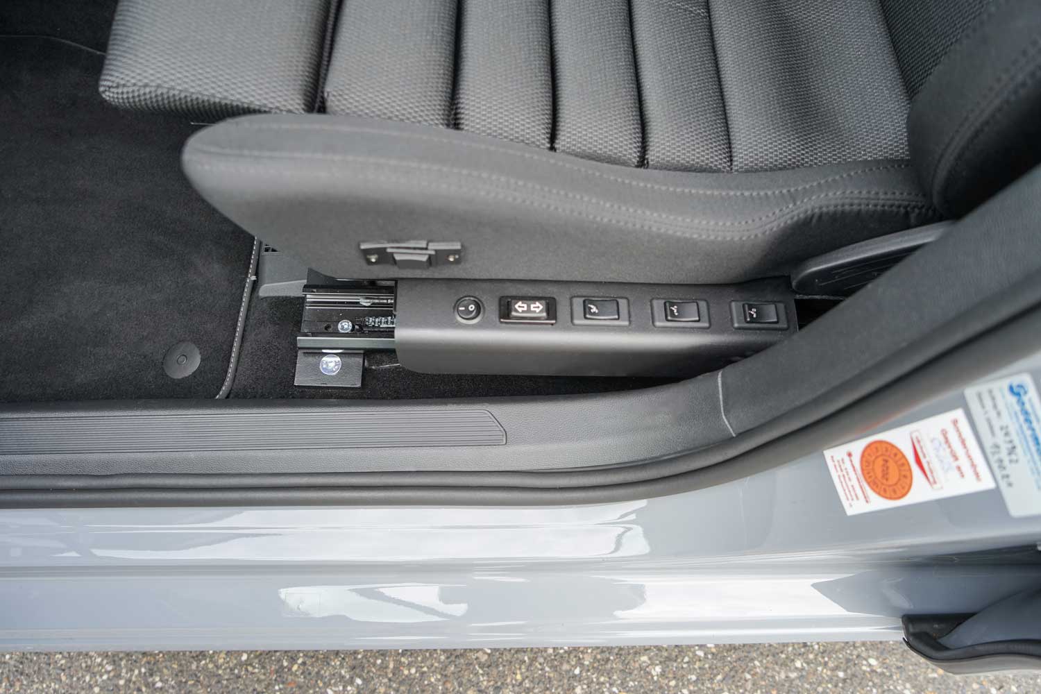 Behindertengerechter Volkswagen Golf 8, Selbstfahrerumbau, Space Drive System, Minilenkrad, Gas Bremsschieber, Rollstuhlverladesystem, Sitzkissen, Sodermanns