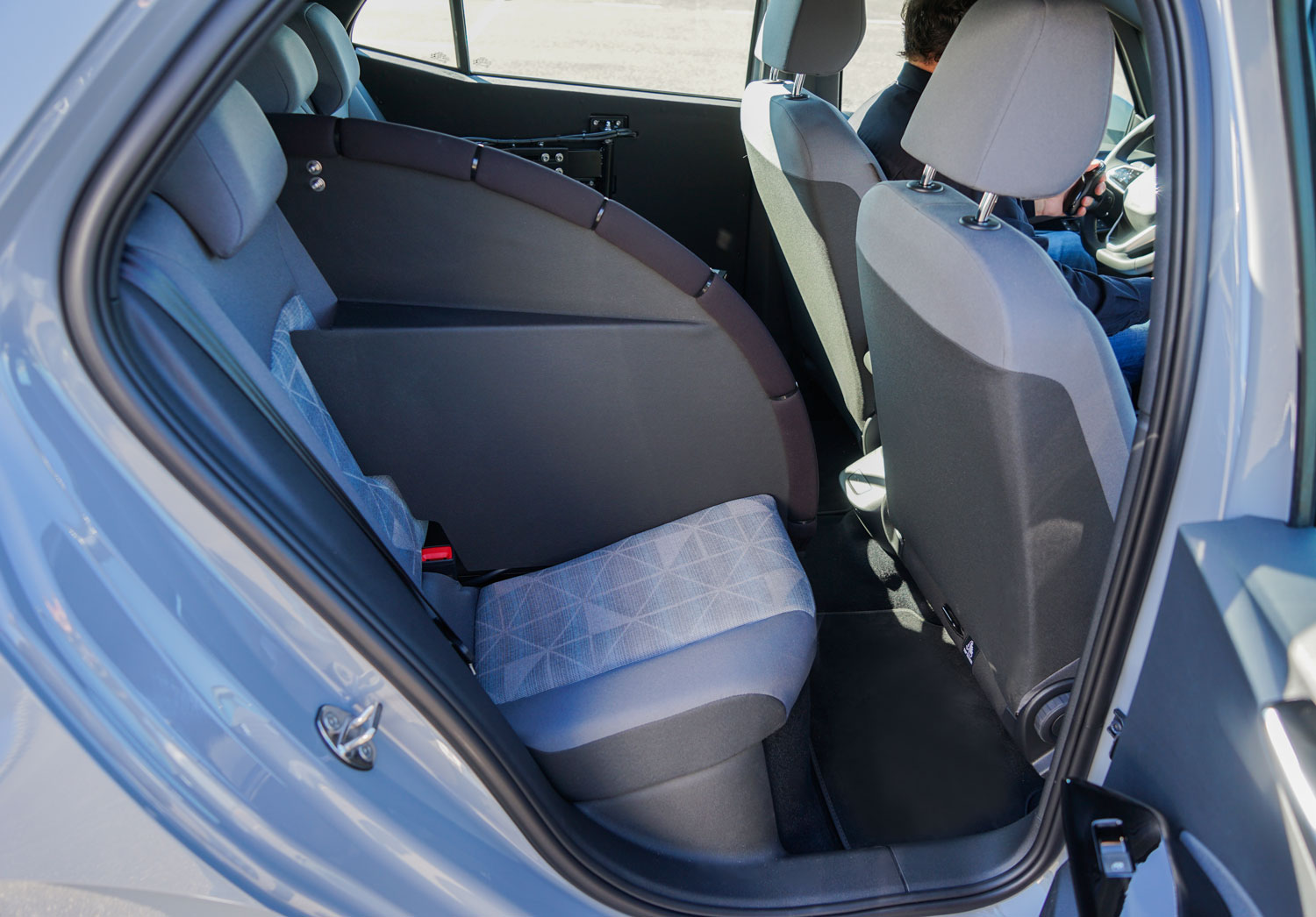 Behindertengerechter Volkswagen ID.3, Selbstfahrerumbau, MFD, Handgerät Gas Bremse, Ladeboy, Pedalsperre, Gurtrolle, Sodermanns