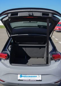 Behindertengerechter Volkswagen ID.3, Selbstfahrerumbau, MFD, Handgerät Gas Bremse, Ladeboy, Pedalsperre, Gurtrolle, Sodermanns