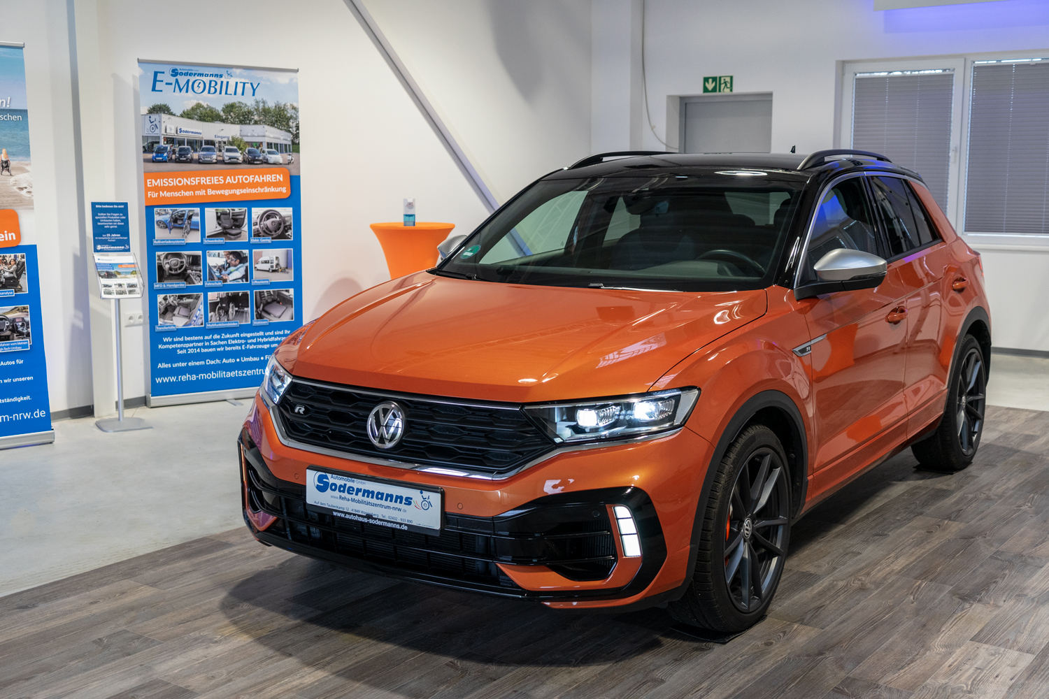 Behindertengerechter Volkswagen T-ROC, Selbstfahrerumbau, MFD, Handgerät, Pedalsperre, Sodermanns