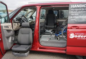 Behindertengerechter Volkswagen T7 Multivan, Selbstfahrer, Beifahrer, Fahrzeugumbau, Hecklift, Transferkonsole, Hub Schwenksitz, Handgerät Gas Bremse, MFD, Sodermanns