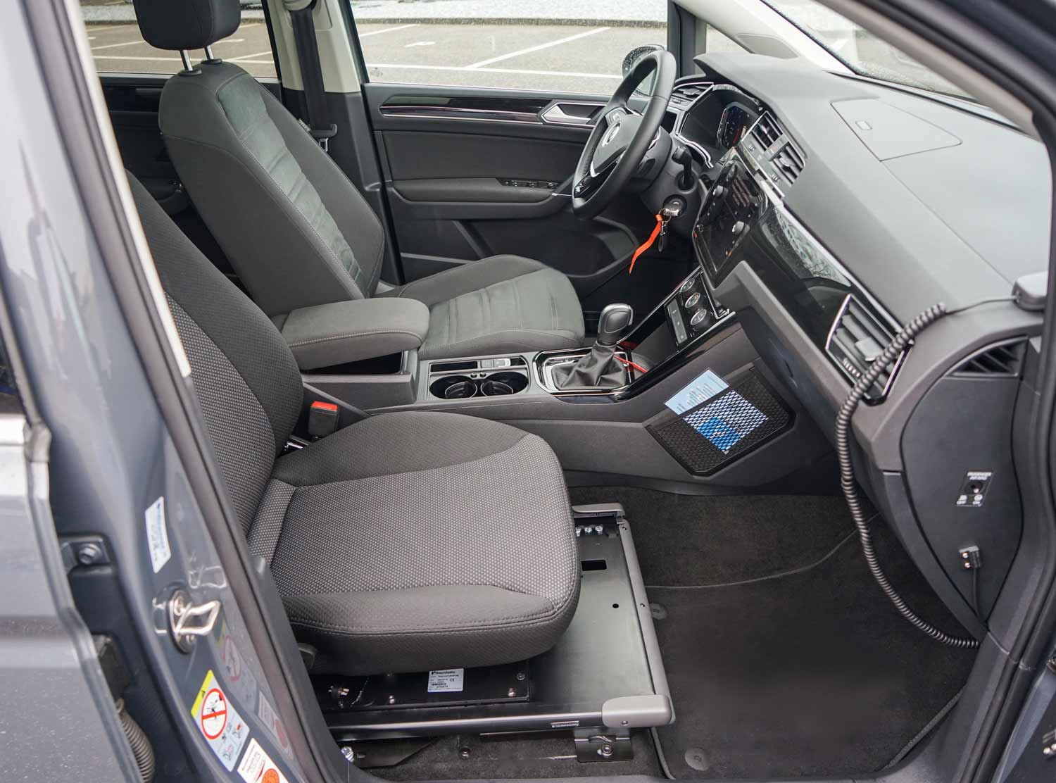 Behindertengerechter Volkswagen Touran, Dreh Schwenksitz, Turny Low, Beifahrerumbau, Sodermanns