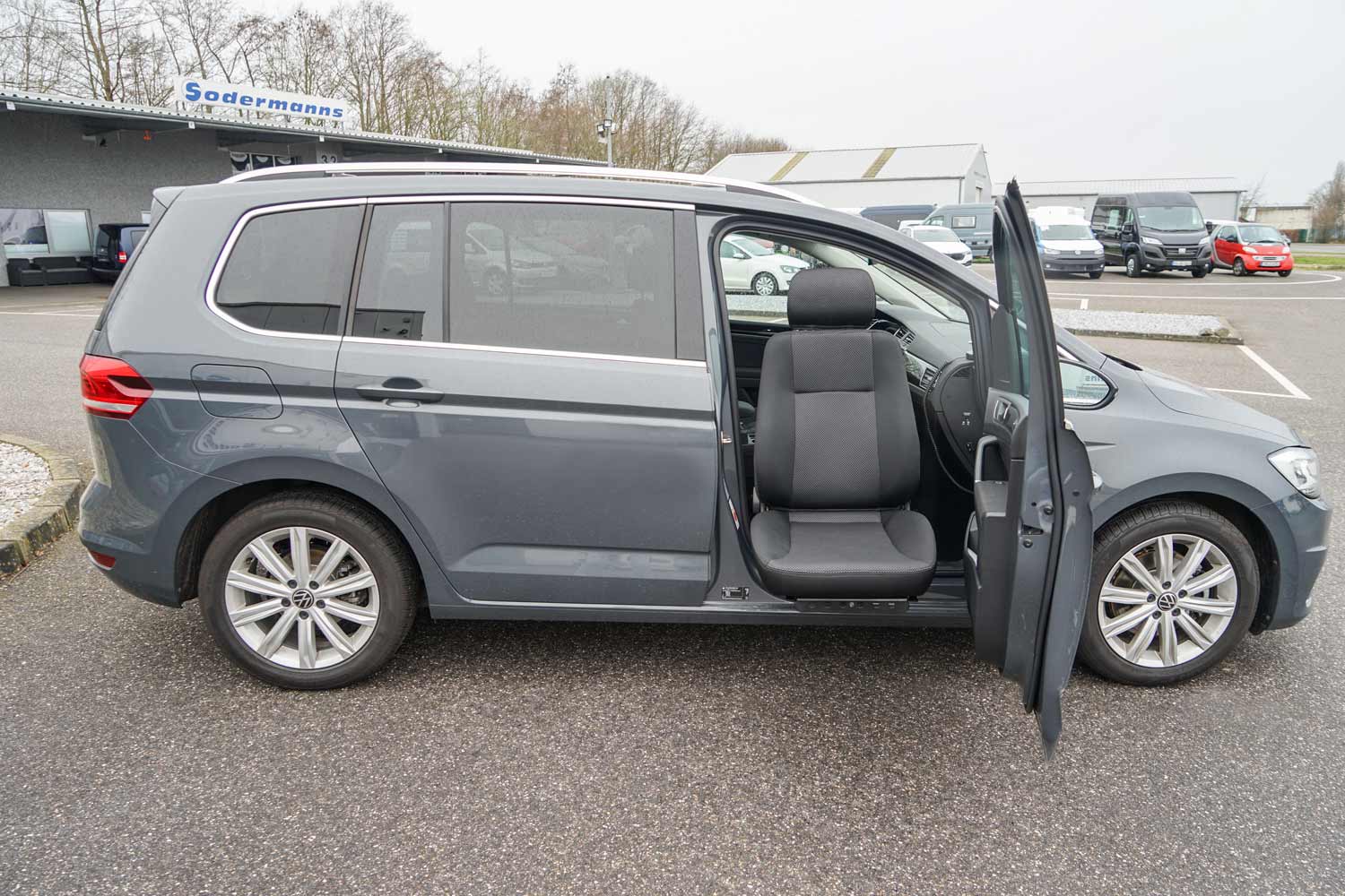 Behindertengerechter Volkswagen Touran, Dreh Schwenksitz, Turny Low, Beifahrerumbau, Sodermanns
