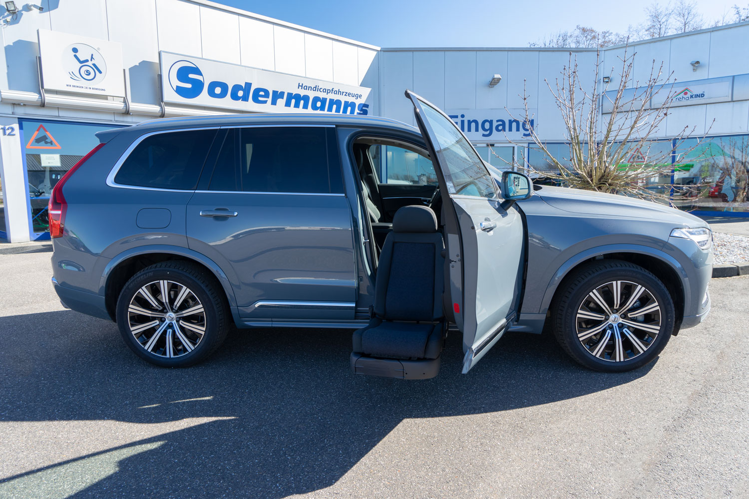 Behindertengerechter Volvo XC90, Beifahrerumbau, Turny, Hub Schwenksitz, Sodermanns