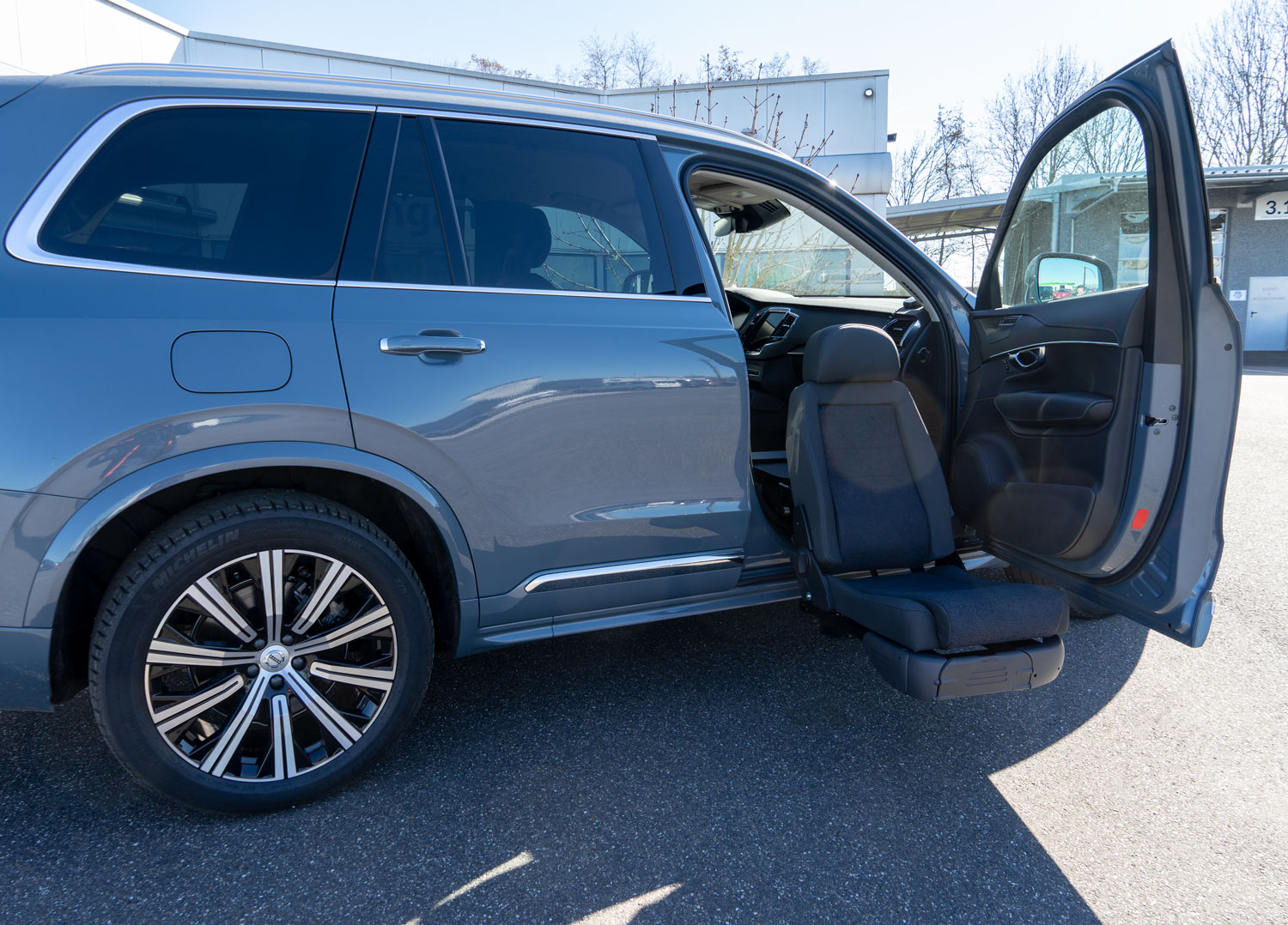 Behindertengerechter Volvo XC90, Beifahrerumbau, Turny, Hub Schwenksitz, Sodermanns