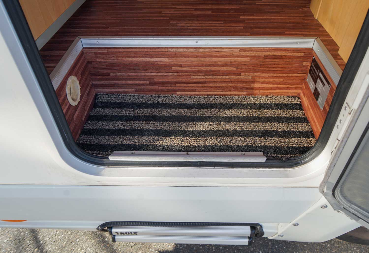 Behindertengerechtes Ford Profila Reisemobil, Beifahrerumbau, automatische doppel Trittstufe, Fernbedienung, Sodermanns