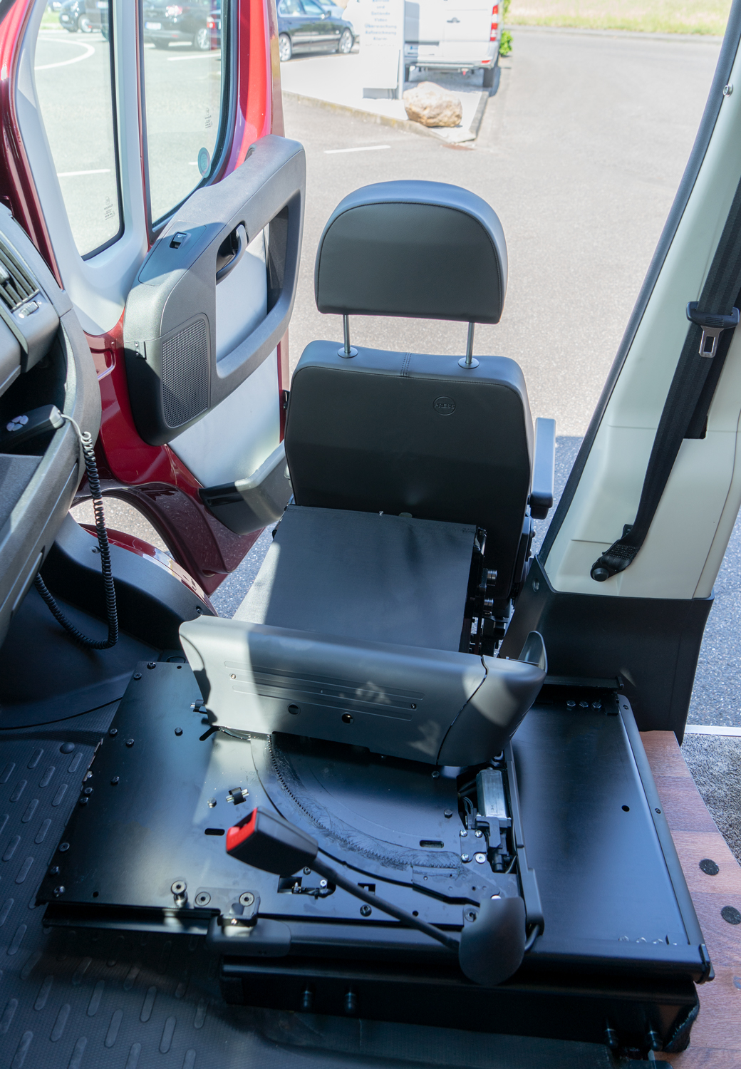 Behindertengerechtes Fiat Ducato Reisemobil, Beifahrerumbau, Hubschwenksitz, Drehsitzkonsole, Sodermanns