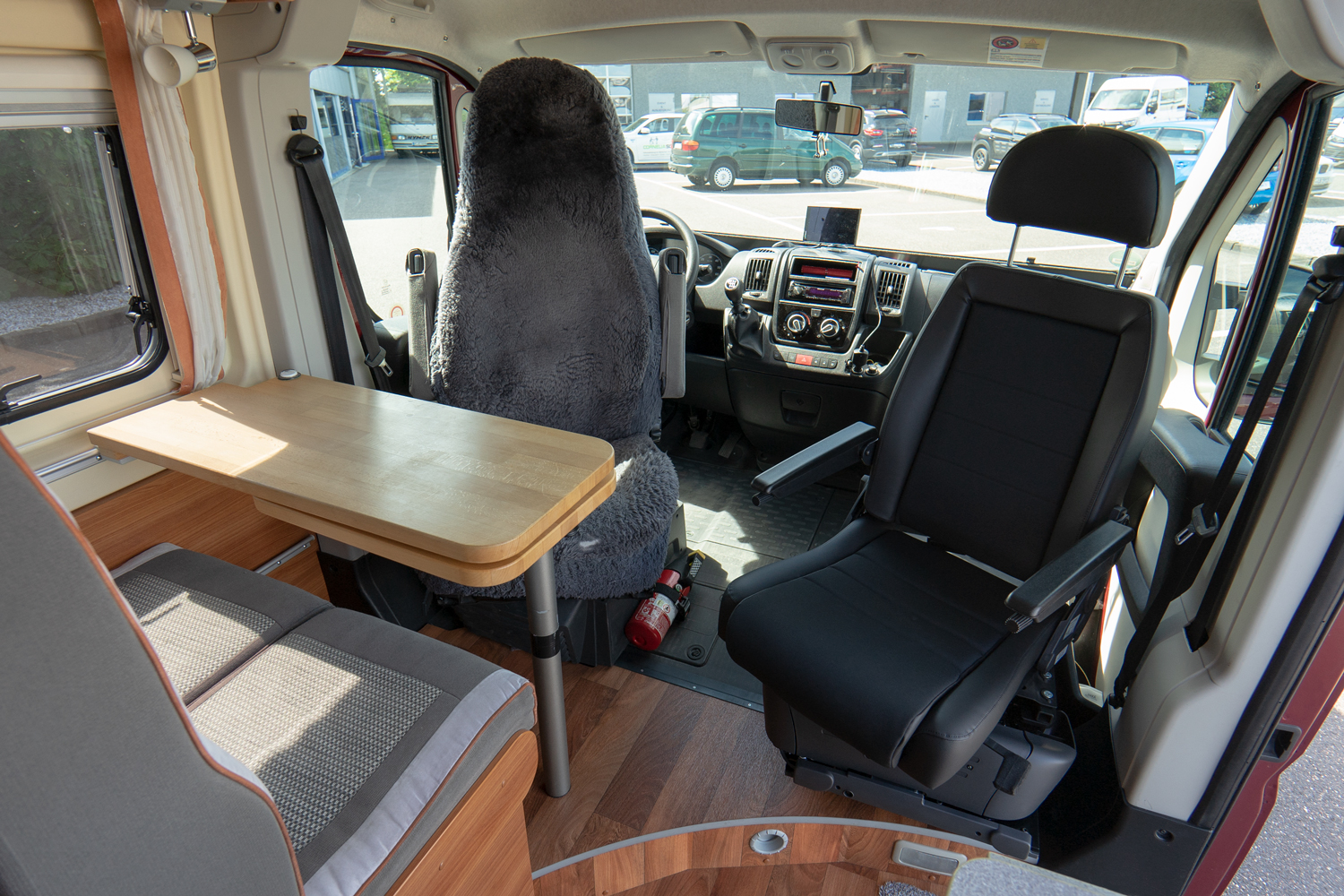 Behindertengerechtes Fiat Ducato Reisemobil, Beifahrerumbau, Hubschwenksitz, Drehsitzkonsole, Sodermanns