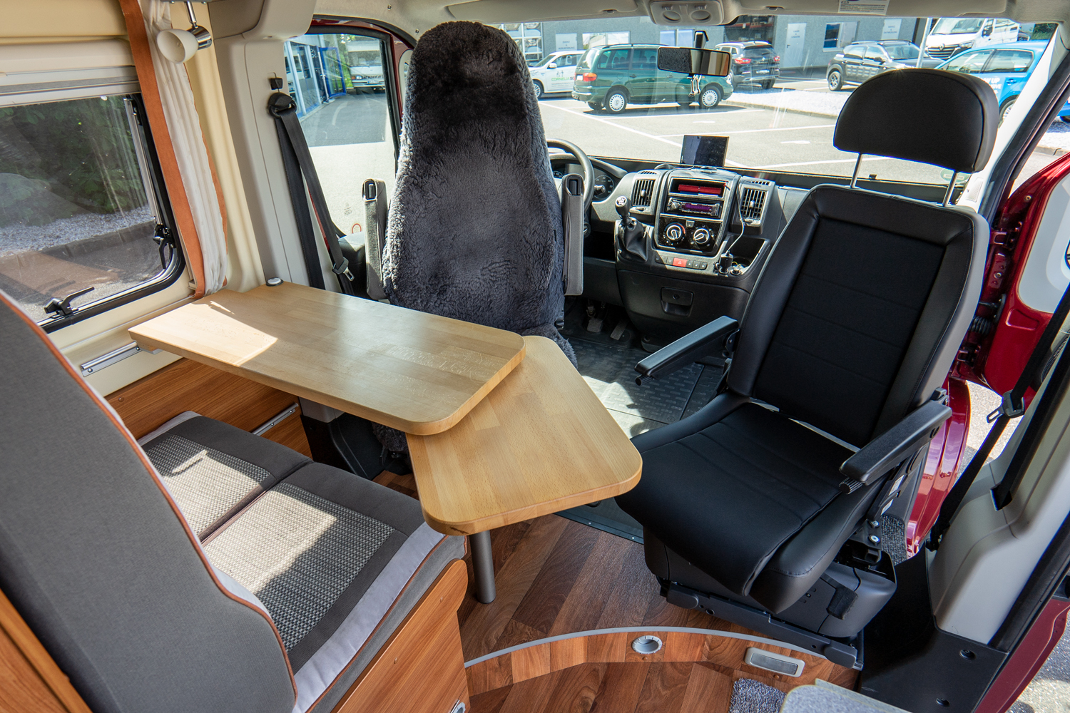 Behindertengerechtes Fiat Ducato Reisemobil, Beifahrerumbau, Hubschwenksitz, Drehsitzkonsole, Sodermanns