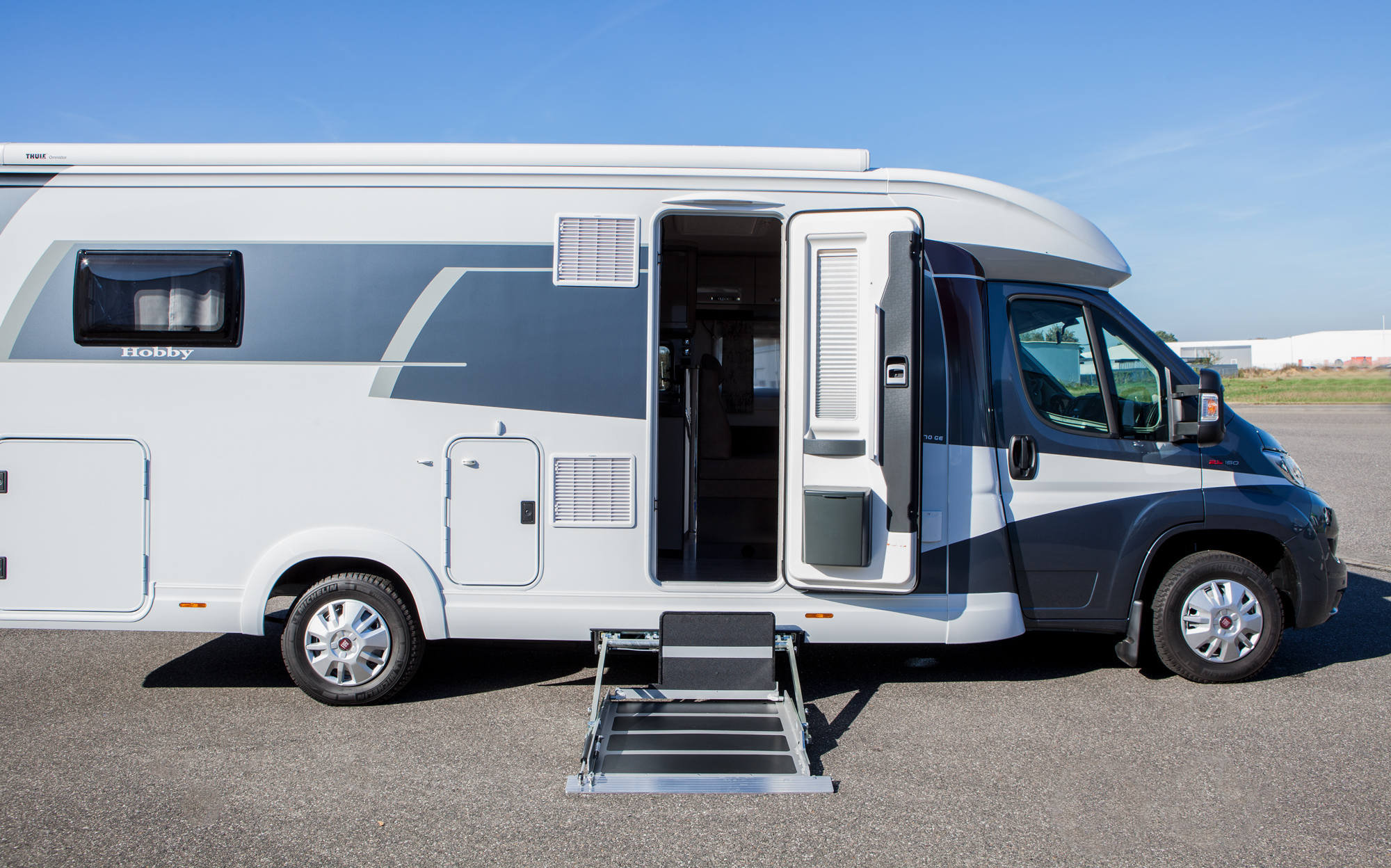 Behindertengerechter Fiat Ducato Reisemobile, Selbstfahrerumbau, Lenkraddrehknauf, Handgerät, Lift, Sodermanns