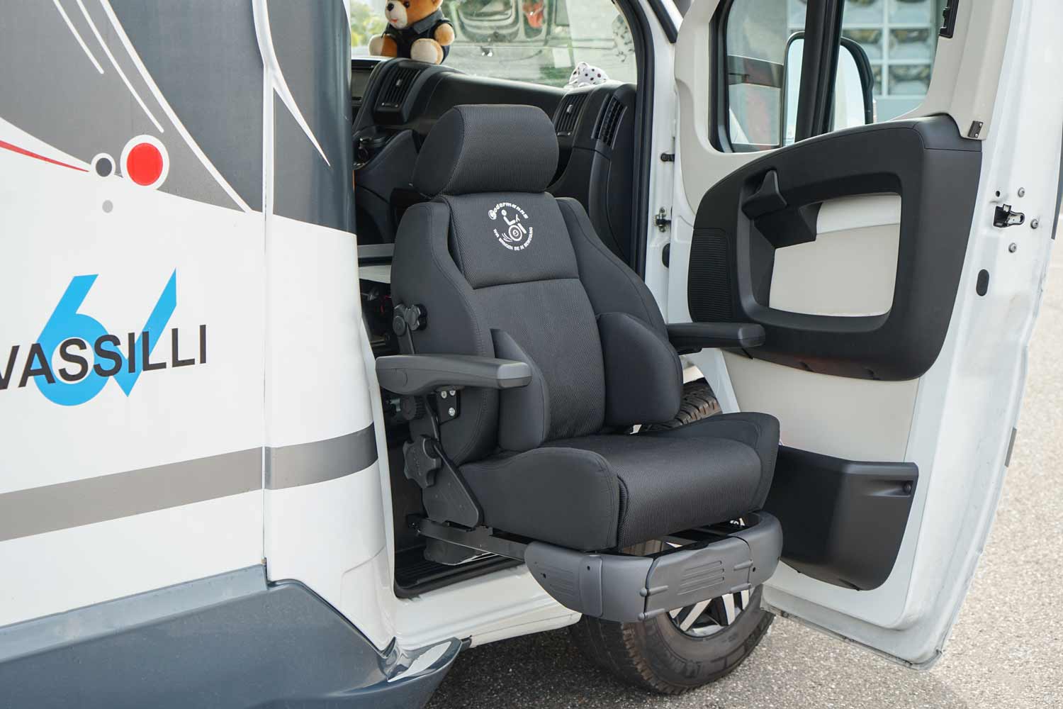 Behindertengerechtes Fiat Granduca Reisemobil, Passivfahrer, Hub-Schwenksitz, Beifahrerseite, Sodermanns