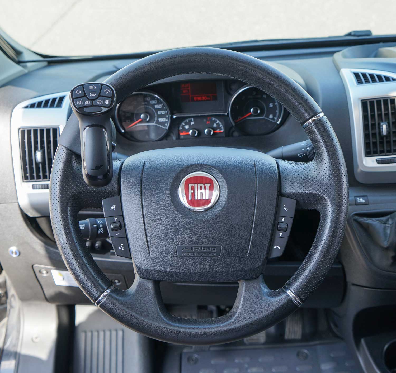 Reisemobil, Selbstfahrer, elektronisches Linksgas, MFD, Sodermanns