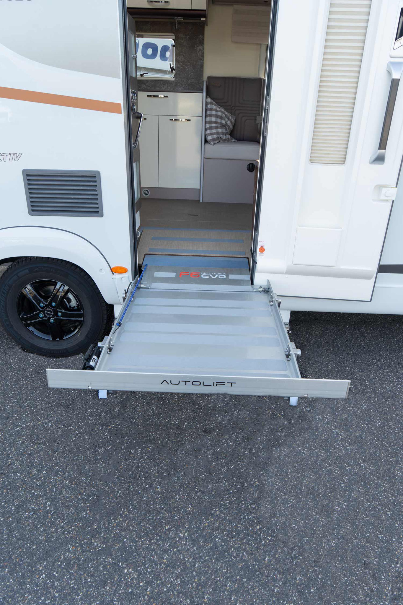 Wohnmobil, Selbstfahrerumbau, Kassettenlift, MFD, Handbediengerät, Innenraumboden, Sodermanns