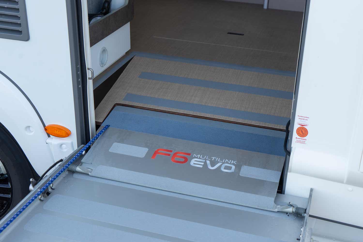 Wohnmobil, Selbstfahrerumbau, Kassettenlift, MFD, Handbediengerät, Innenraumboden, Sodermanns