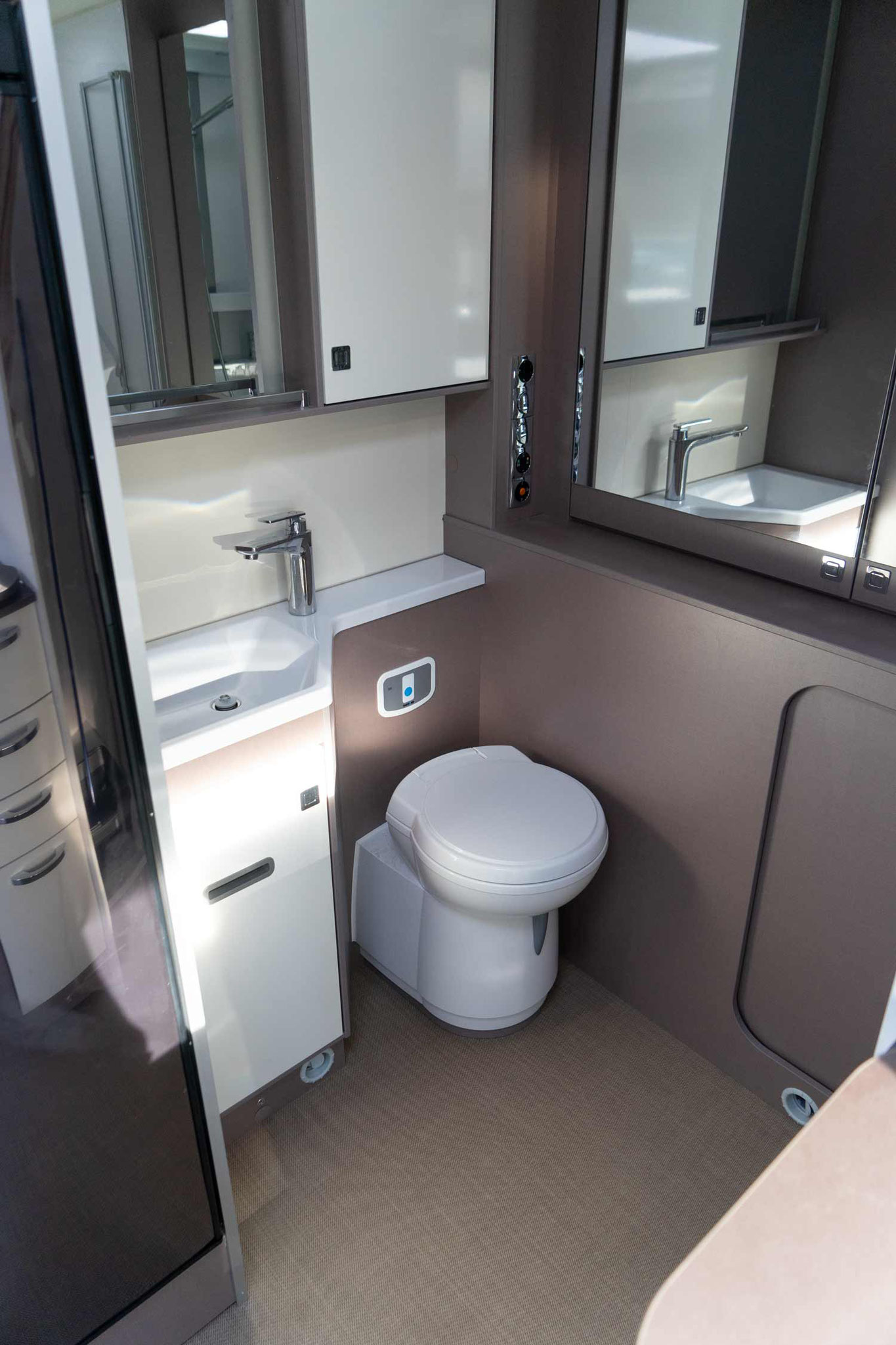 Wohnmobil, Selbstfahrerumbau, Kassettenlift, MFD, Handbediengerät, Innenraumboden, Sodermanns