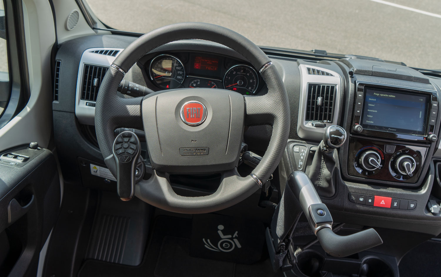 Selbstfahrerumbau, Wohnmobil, MFD, Handbediengerät Gas & Bremse, Pedalsperre, Sodermanns