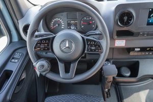 Behindertengerechtes Mercedes Benz Sprinter Reisemobil, Beifahrerumbau, seitlicher Lift, Sodermanns