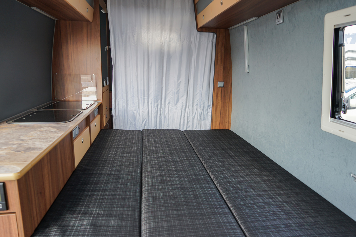 Behindertengerechtes Mercedes Benz Sprinter Reisemobil, Beifahrerumbau, seitlicher Lift, Sodermanns