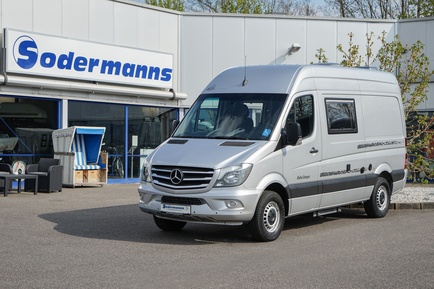Behindertengerechtes Mercedes Benz Sprinter Reisemobil, Beifahrerumbau, seitlicher Lift, Sodermanns