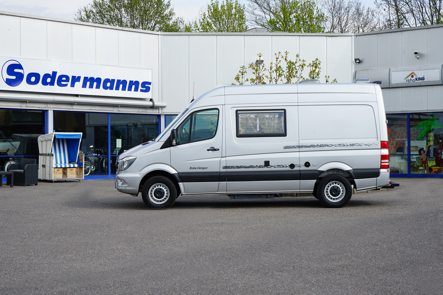 Behindertengerechtes Mercedes Benz Sprinter Reisemobil, Beifahrerumbau, seitlicher Lift, Sodermanns
