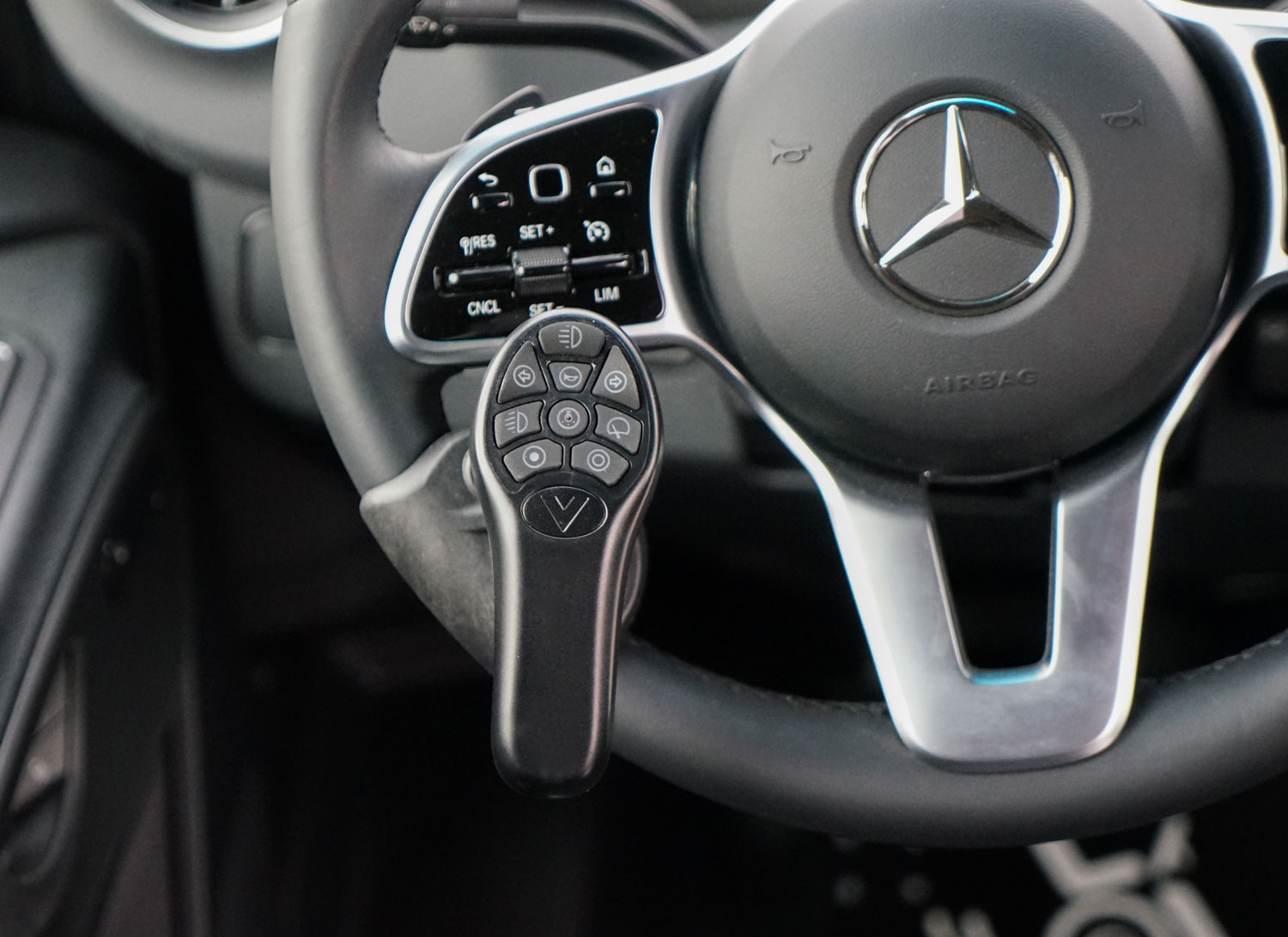 Behindertengerechter Mercedes Benz Sprinter, Selbstfahrerumbau, Kassettenlift, MFD, Handgerät, Transferkonsole, Smart floor, Sodermanns