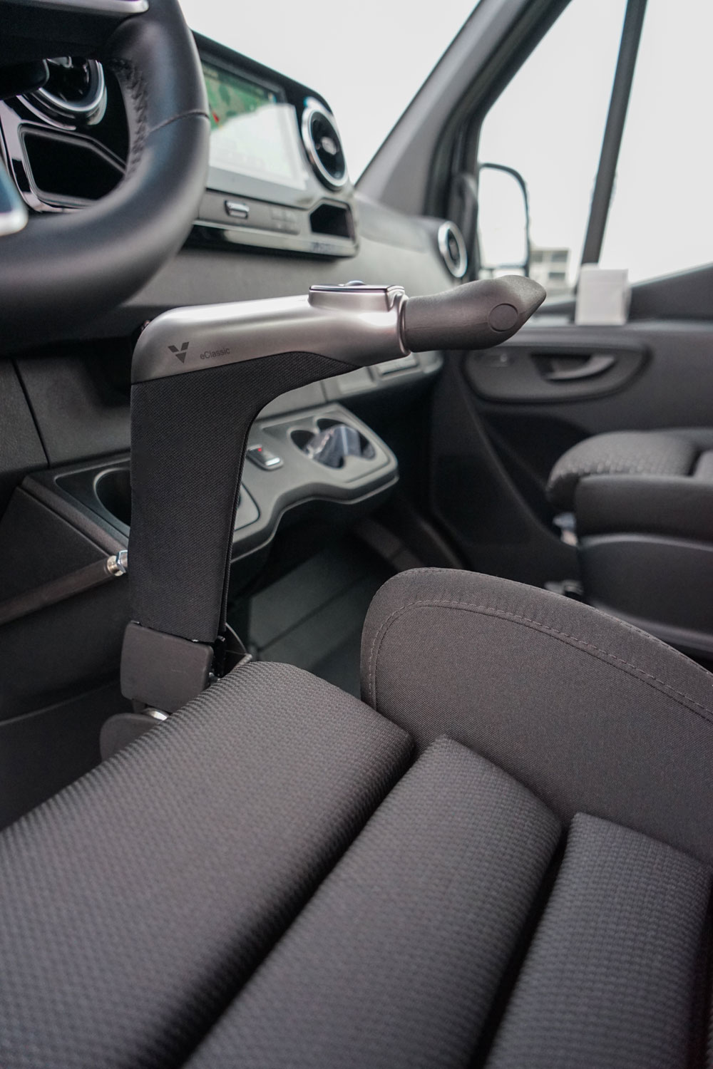 Behindertengerechter Mercedes Benz Sprinter, Selbstfahrerumbau, Kassettenlift, MFD, Handgerät, Transferkonsole, Smart floor, Sodermanns