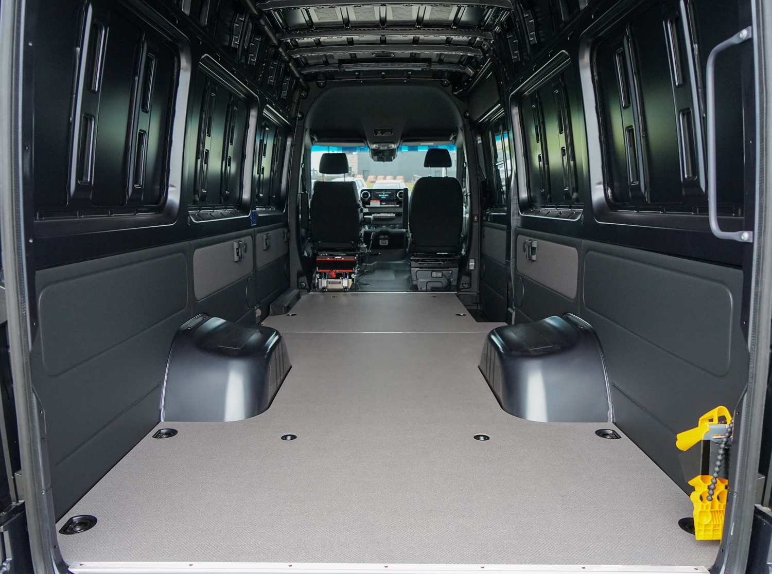 Behindertengerechter Mercedes Benz Sprinter, Selbstfahrerumbau, Kassettenlift, MFD, Handgerät, Transferkonsole, Smart floor, Sodermanns