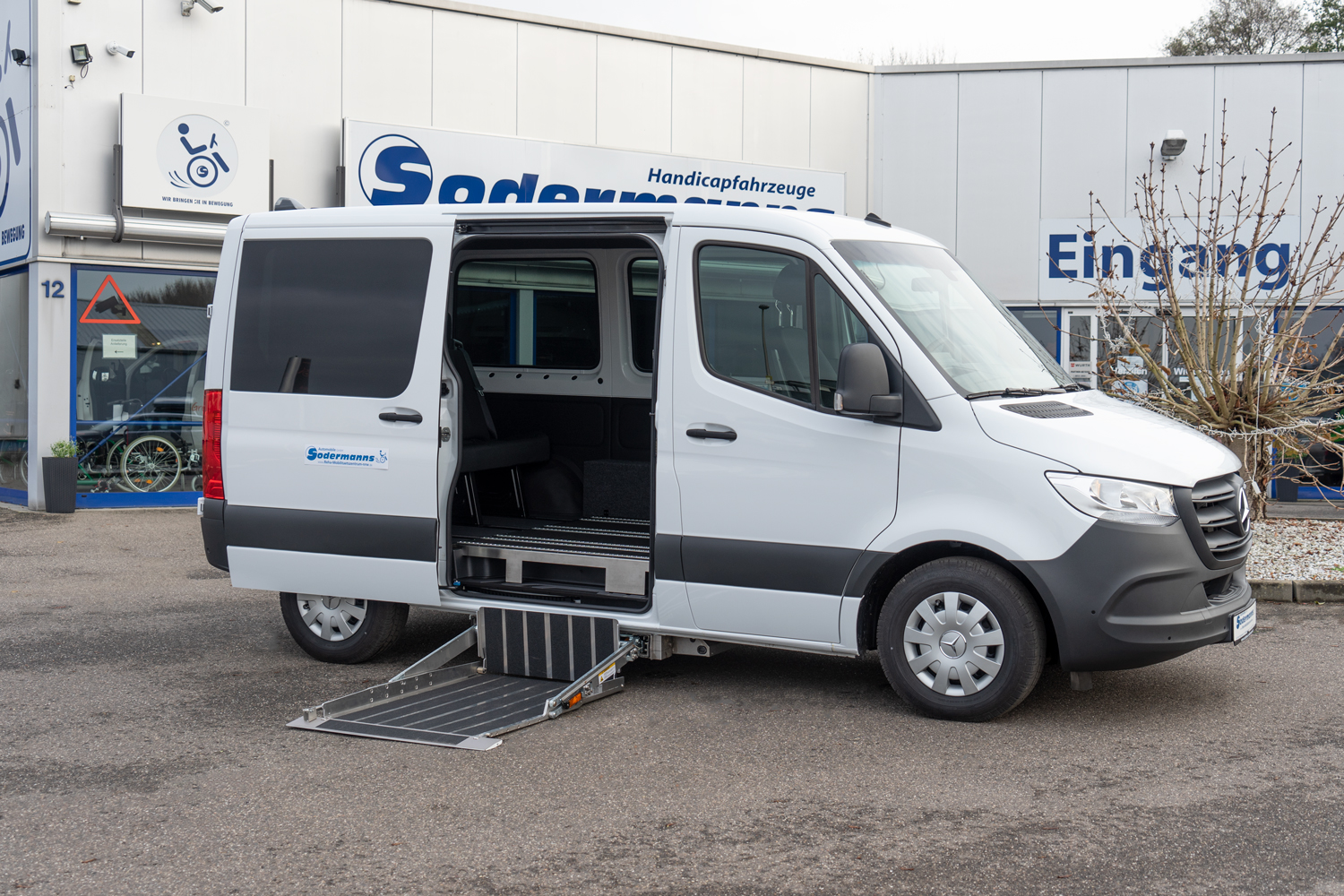 Behindertengerechter Mercedes Benz Sprinter, Selbstfahrerumbau, Space Drive, 4 Wege Joystick, Sprachsteuerung, Kassettenlift, Sodermanns