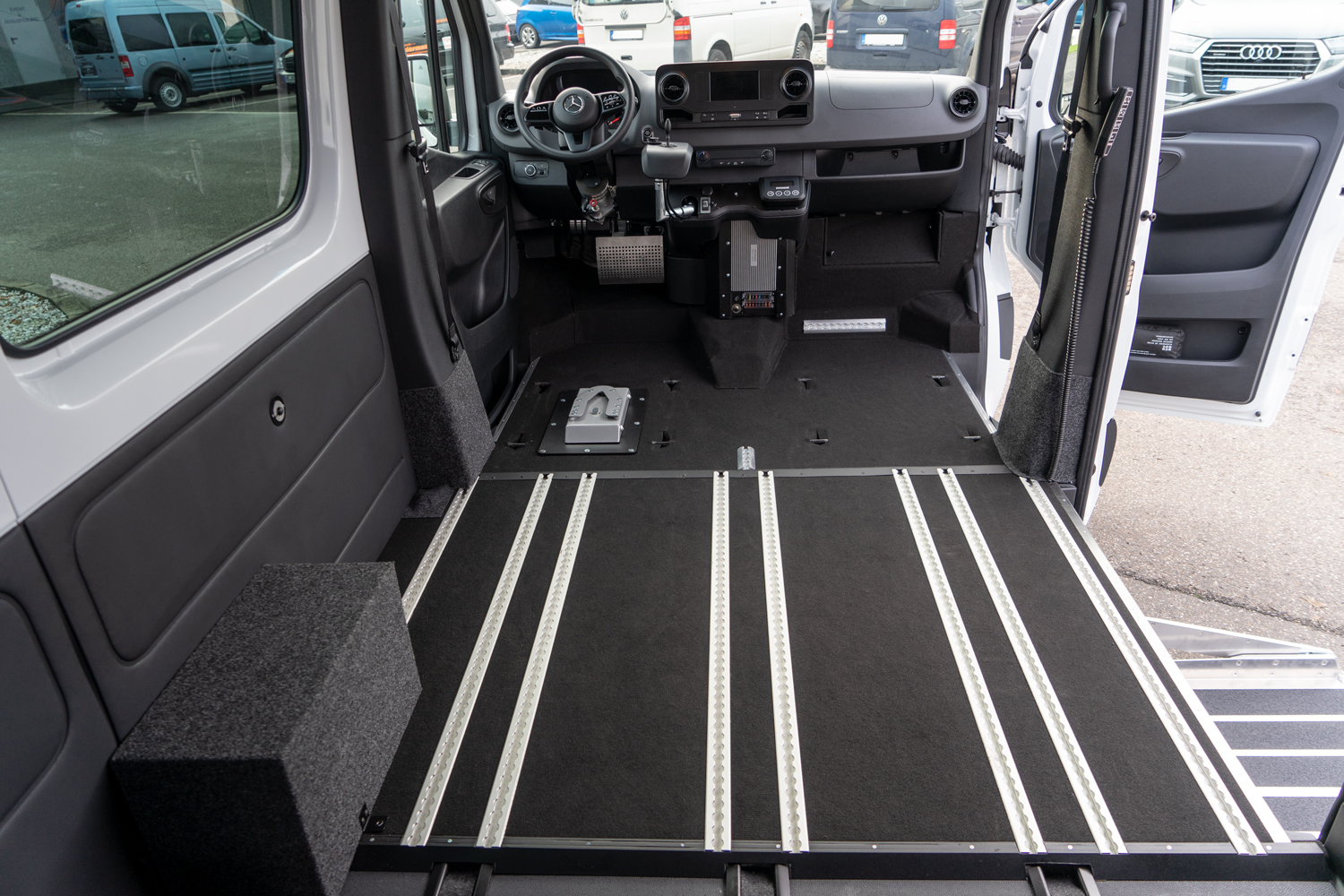 Behindertengerechter Mercedes Benz Sprinter, Selbstfahrerumbau, Space Drive, 4 Wege Joystick, Sprachsteuerung, Kassettenlift, Sodermanns